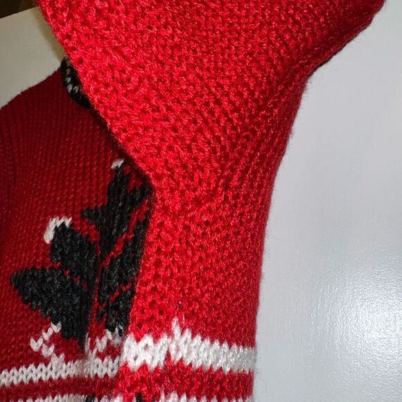 VINTAGE Large Chunky Crewneck Hand Knit Sweater Red White Charcoal Snowflake EUC - Picture 5 of 11